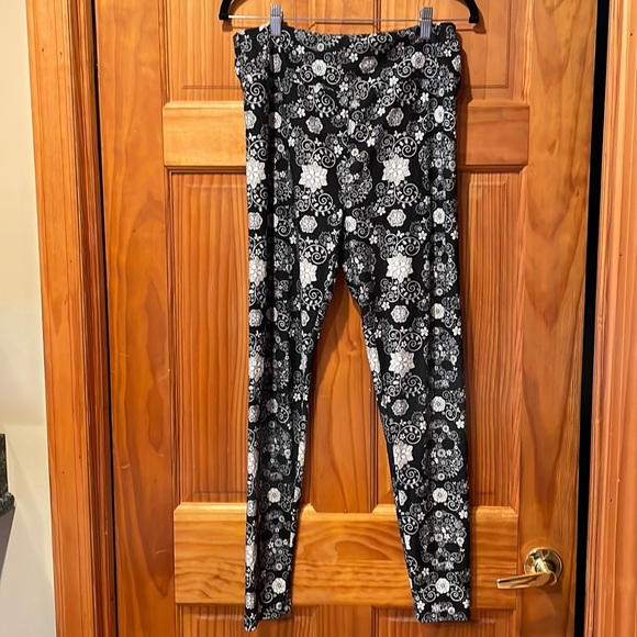 LuLaRoe Pants - Lularoe TC Leggings